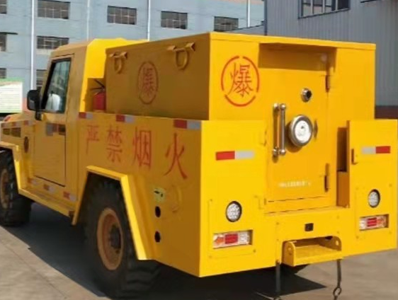 罗甸凯龙爆破器材运输车：保障爆破任务的安全运行